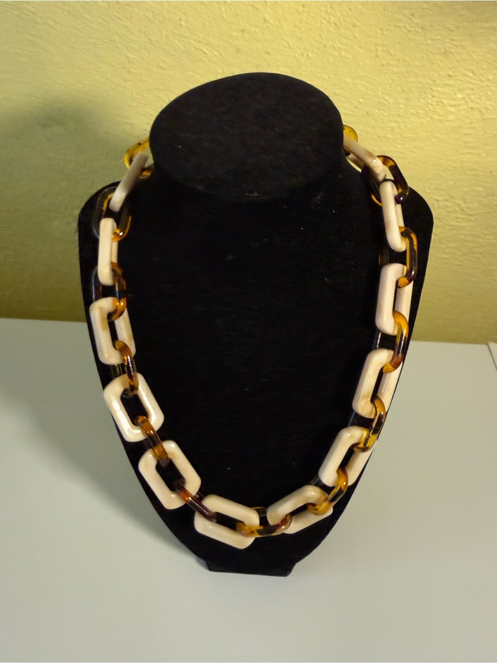 Women’s Beige and Tortoiseshell Link Bracelet and Necklace Set